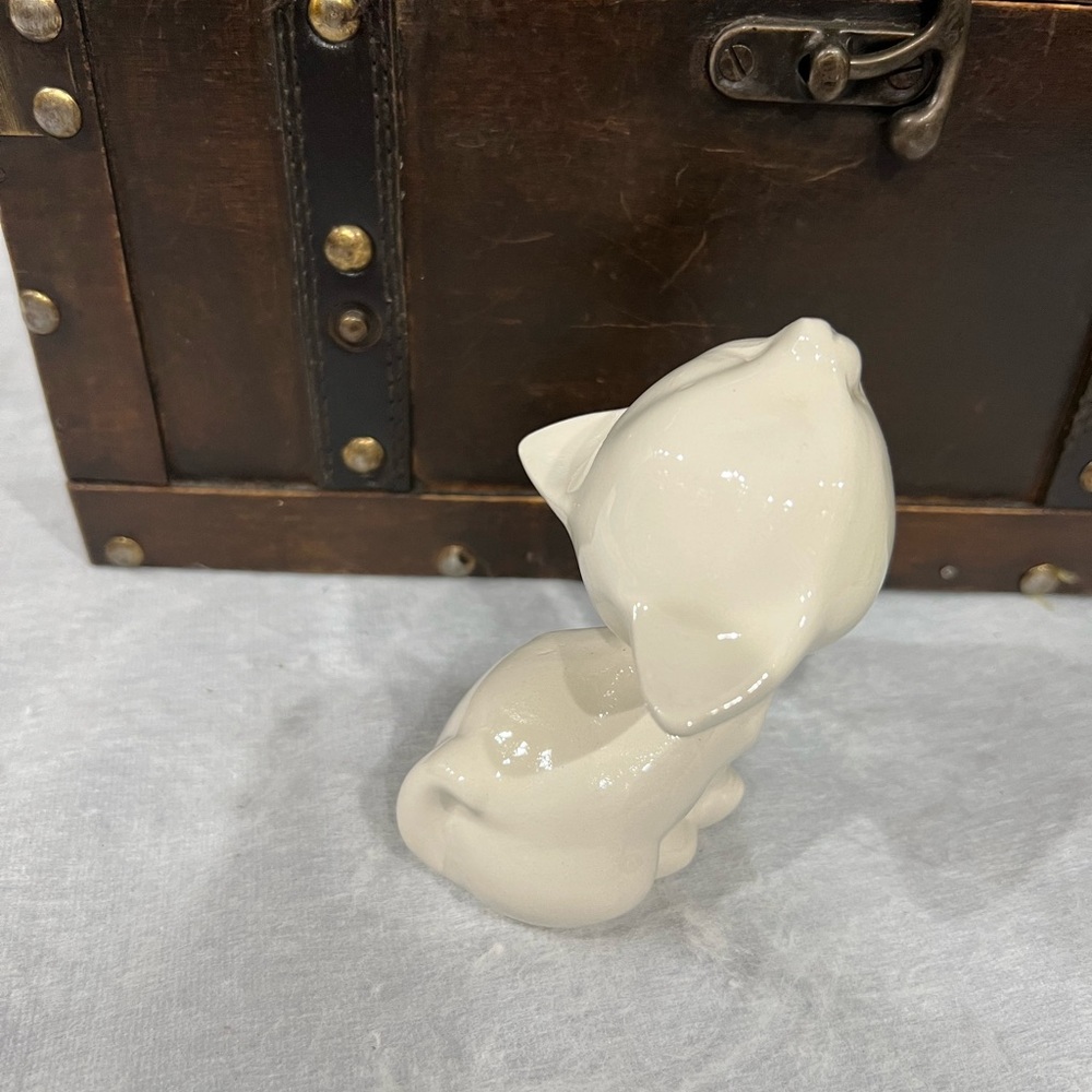 Handmaid, Cute little ceramic cat painted it in beige. - Picture 6 of 9
